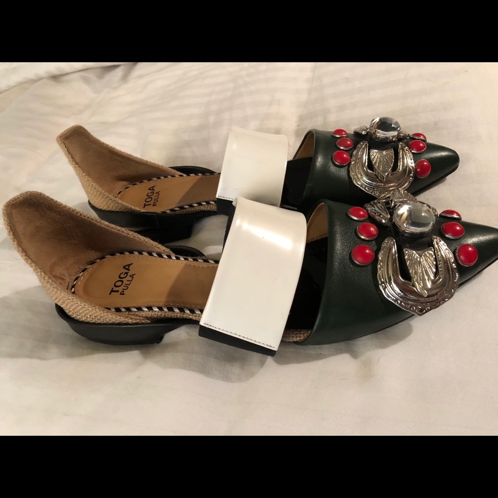 Designer Toga Pulla adorable flat skimmer shoe